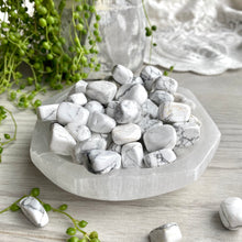 Howlite tumbled pocket stone crystal specimen (Sm)
