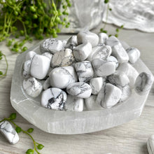 Howlite tumbled pocket stone crystal specimen (Sm)