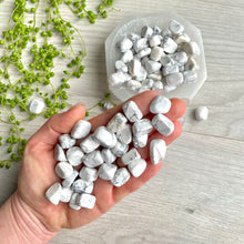 Howlite tumbled pocket stone crystal specimen (Sm)