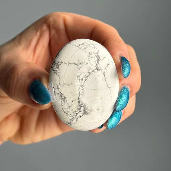 Howlite Meaning, Healing Properties & How to Use It