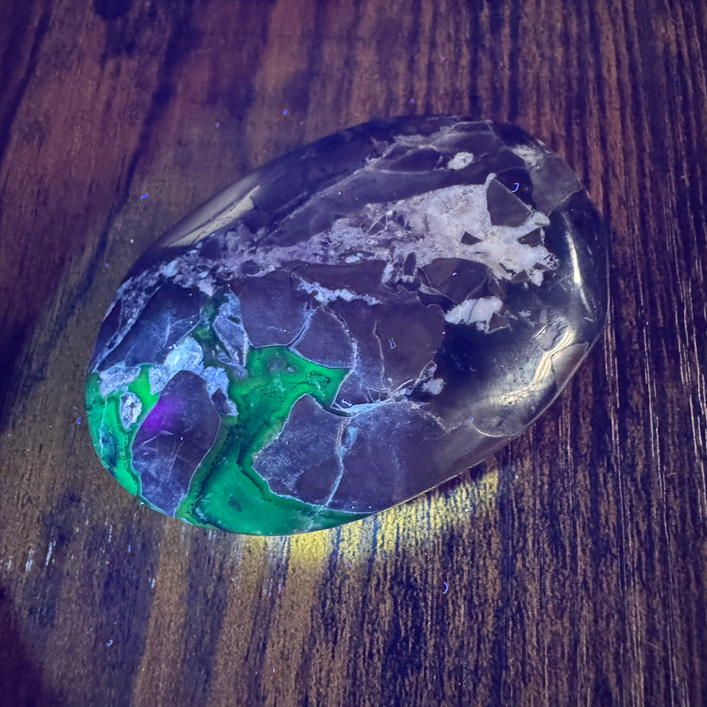 Volcano Agate (UV Reactive) Palm Stone Specimen – Wholehearted Crystal Creations