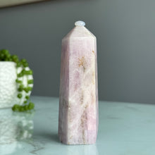 Kunzite Tower Specimen (124)