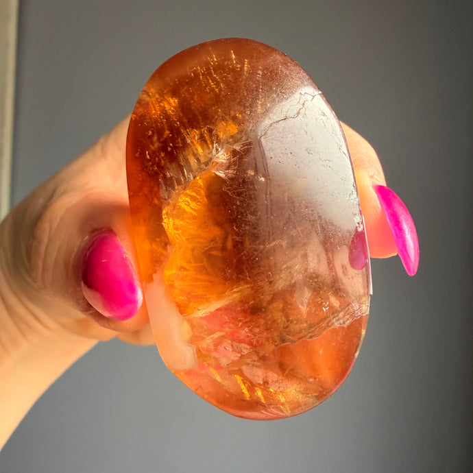 Yellow Fluorite with Agate Heart Carving Specimen (YF25) – Wholehearted Crystal Creations